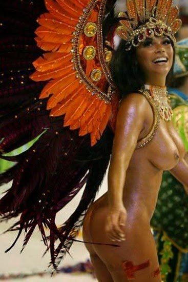 Carnaval 2022 - Flagras de famosas peladas mostrando a buceta